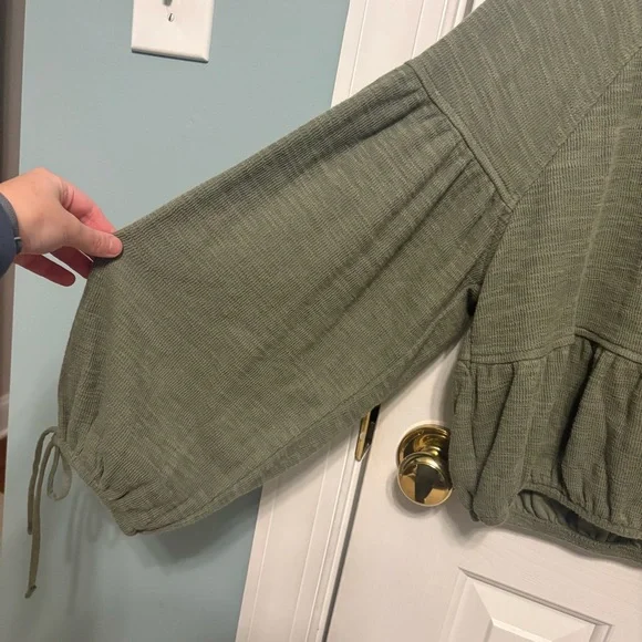 Aerie Endless Summer Cropped Sweatshirt Womens Small Olive Green Long Tie Sleeve - Picture 13 of 16